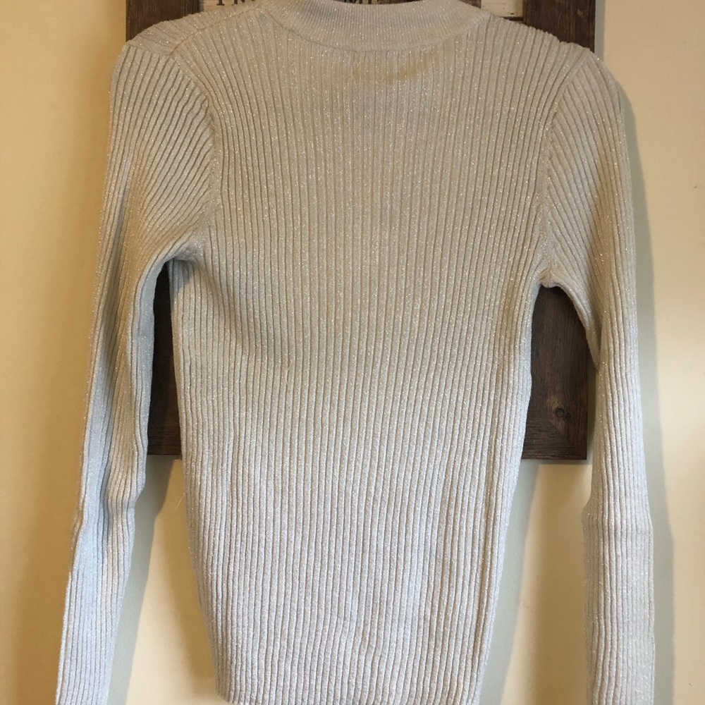 Woman’s Ribbed Top - Picture 3 of 6